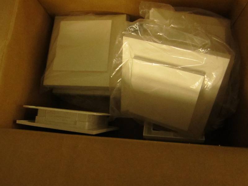 lot 21 image: 4 white caps 5-12 ...