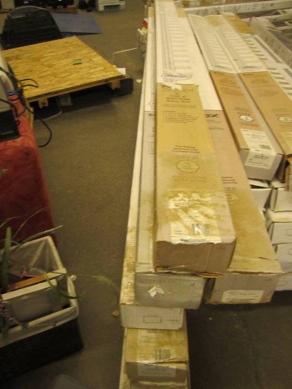 lot 34 image: 8 trex 8 foot top and bottom rail k...