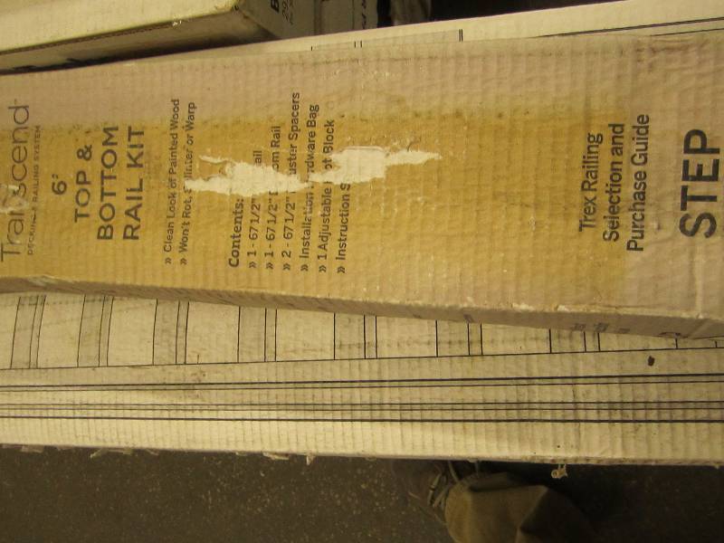lot 39 image: 11 trex 6 foot topbottom rail kits...