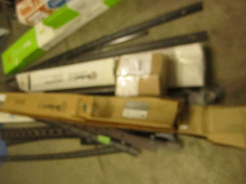 lot 41 image: pallet of misc stuff see pics ...