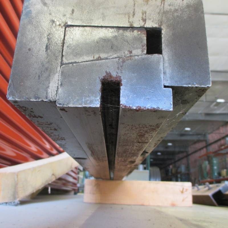 lot 25 image: 12 Break Press Die Holder