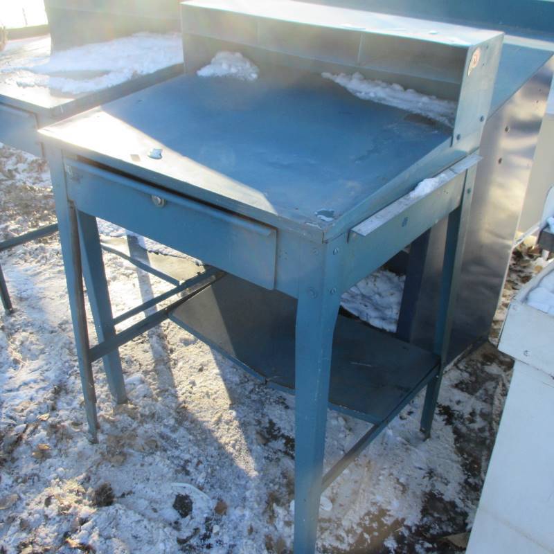 lot 32 image: Shop Floor Desk