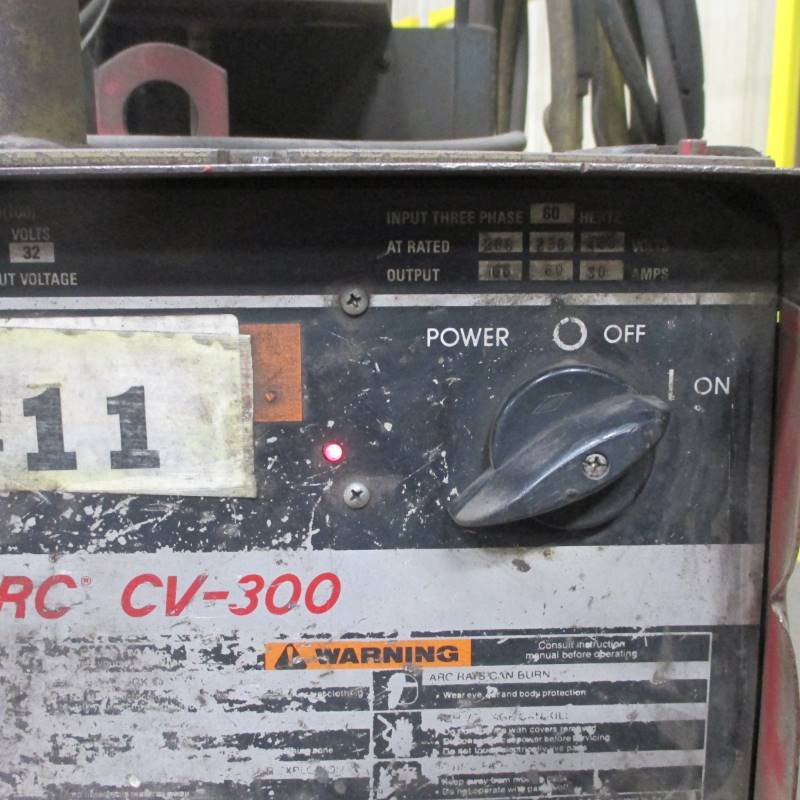 lot 5 image: Lincoln Idealarc CV-300 Wire Welder