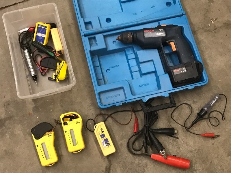lot 13 image: Lot Of Tote Of Assorted Electrical...
