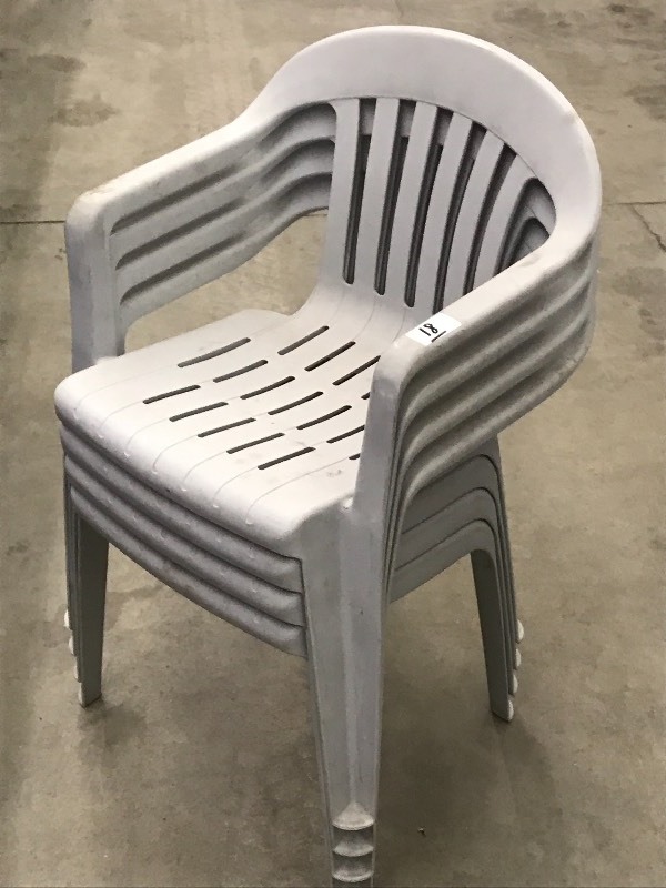 lot 18 image: (4) Matching Plastic Lawn Chairs...
