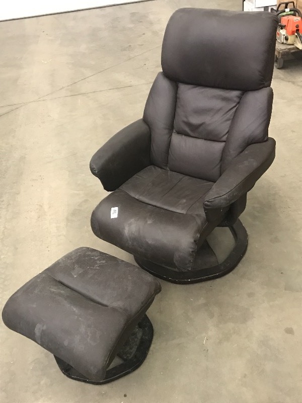 lot 46 image: Swiveling Arm Chair With Matching O...