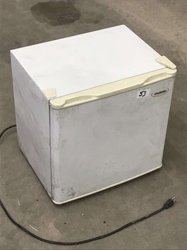 lot 53 image: 5ft Chest Freezer, 120Volt, Works ...