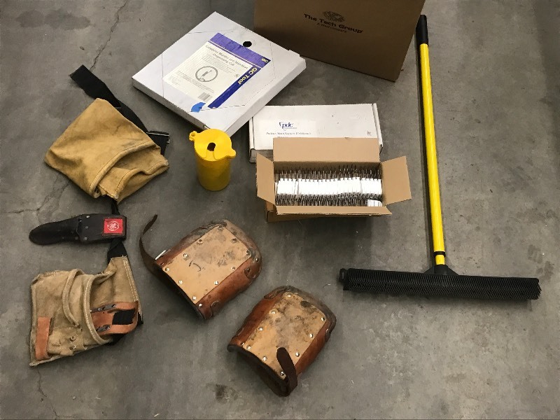lot 69 image: Box Of Assorted Rubber Floor Broom...