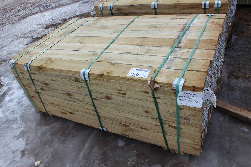 lot 1886 image: Lot of (320) 58x6x6 Dog Ear Fence Boards