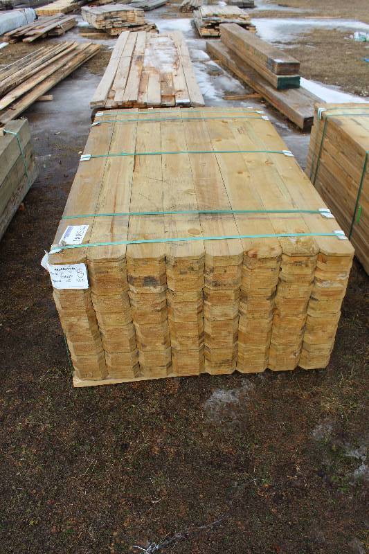 lot 1885 image: Lot of (320) 58x6x6 Dog Ear Fence Boards