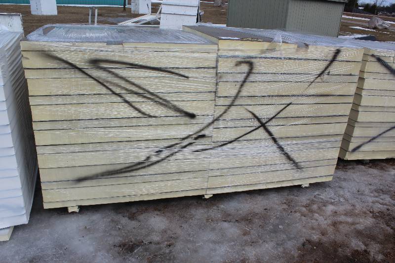 lot 1889 image: Lot of (28) 2-4x48x48in. Angled Foam Insulation Sheets