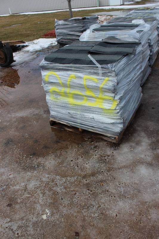 lot 1853 image: Pallet Lot of Approx 12 square Laminated Roof Shingles
