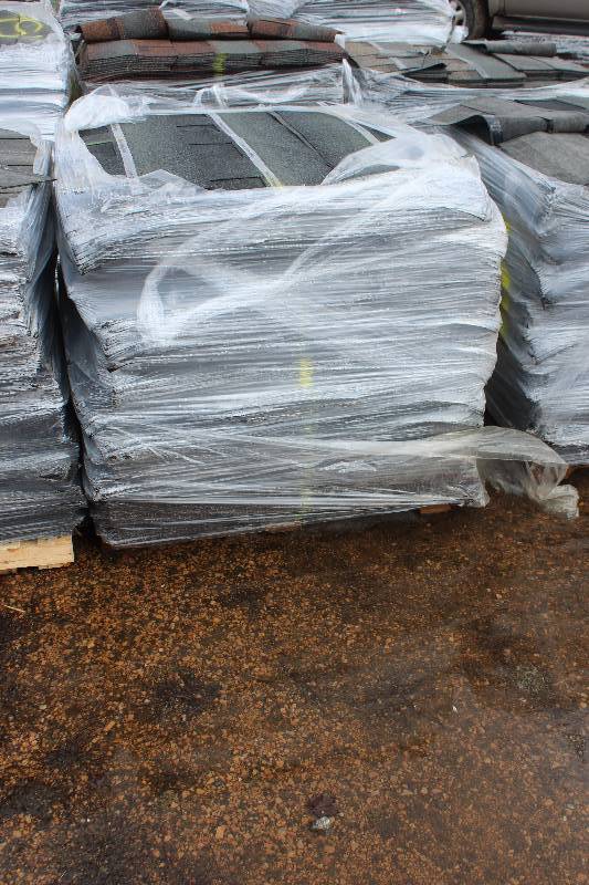 lot 1855 image: Pallet Lot of Approx 12 square Laminated Roof Shingles