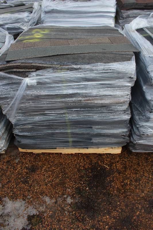 lot 1856 image: Pallet Lot of Approx 12 square Laminated Roof Shingles