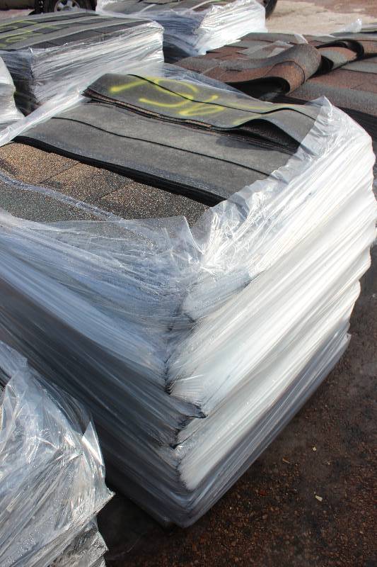 lot 1861 image: Pallet Lot of Approx 12 square Laminated Roof Shingles