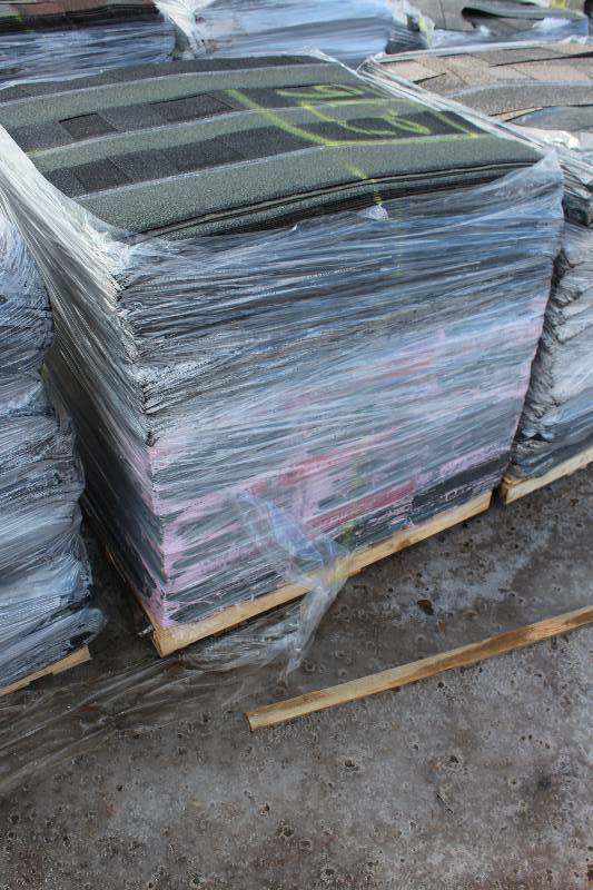 lot 1865 image: Pallet Lot of Approx 12 square Laminated Roof Shingles