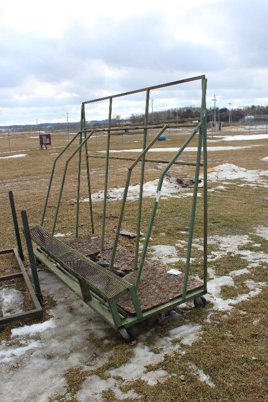 lot 1806 image: 4-Wheel Metal Storage Rack