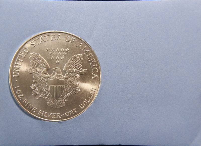 1998 AMERICAN SILVER EAGLE 1 TROY Oz. .999 FINE SILVER DOLLAR IN LITTLETON HOLDER