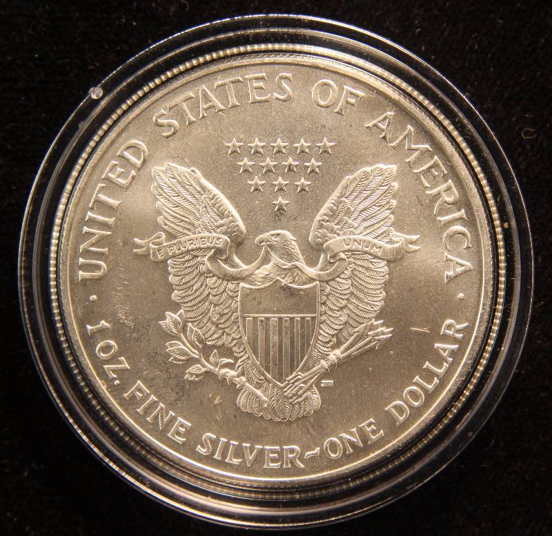 2001 AMERICAN SILVER EAGLE 1 TROY OZ. .999 FINE SILVER DOLLAR IN AIRTITE CAPSULE