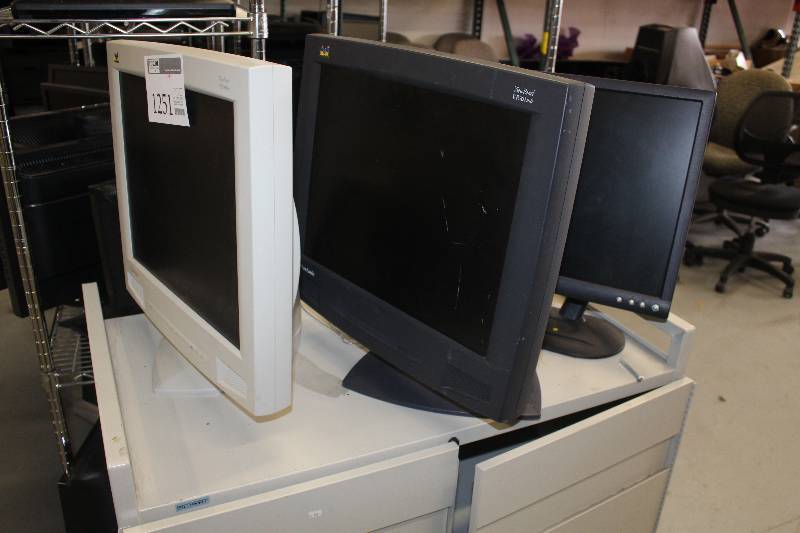 lot 1251 image: Lot of (3) ViewSonic, Dell Computer Monitors
