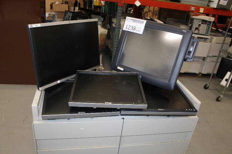 lot 1238 image: Lot of (5) Dell, HP Computer Monitors