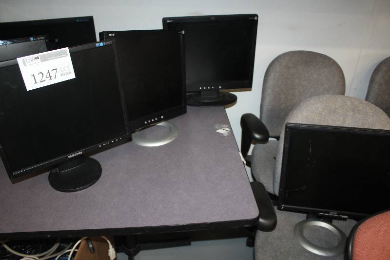 lot 1247 image: Lot of (4) Acer, Samsung 19in. Computer Monitors