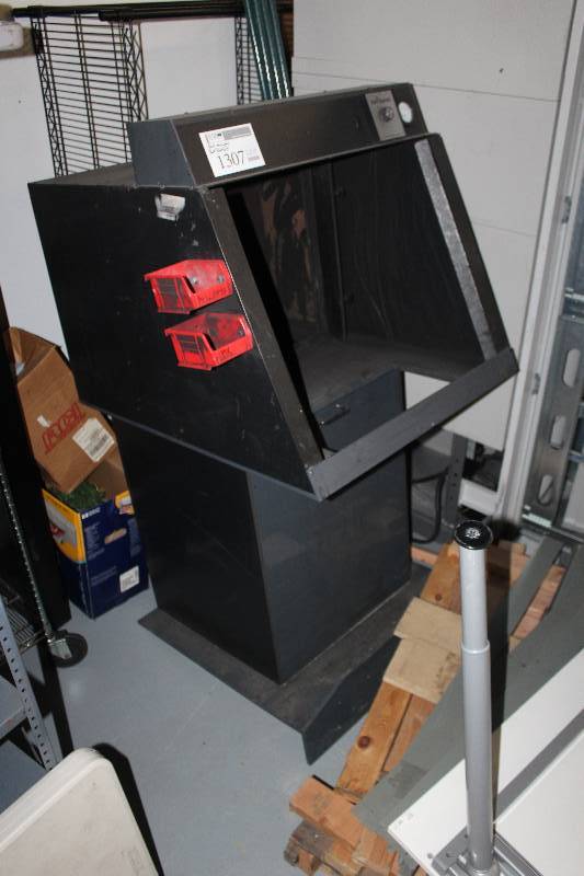 lot 1307 image: Dust Vacuum