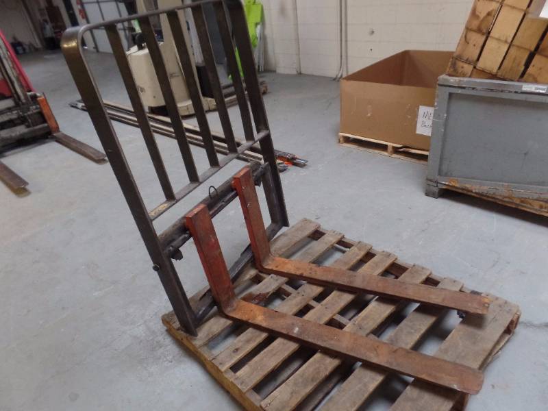 Forklift Carriage with Forks and Side Shift Mechanism
