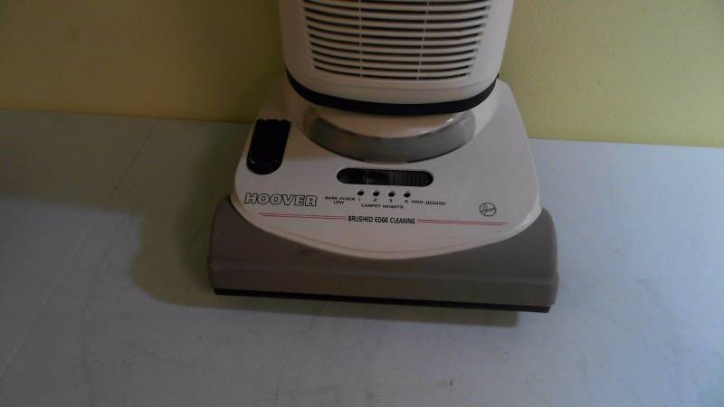 lot 397 image: Hoover Breathe Easy Vacuum
