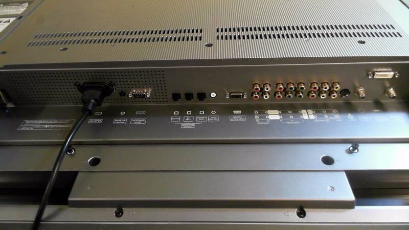 lot 401 image: LG DU-37LZ30 37in 720p TV Doesnt Power On Flashing Light No Remote