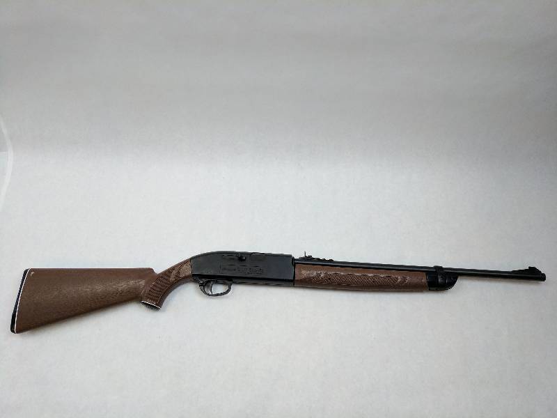 lot 9 image: Crosman 2100 Classic .177 Caliber Carbine Air Rifle