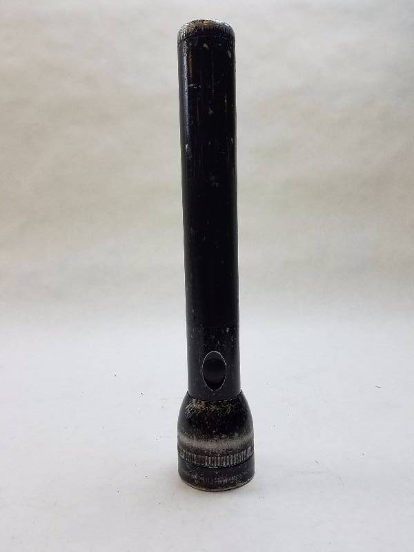 lot 217 image: Well Used Mag Lite GOOD WORKING CONDITION