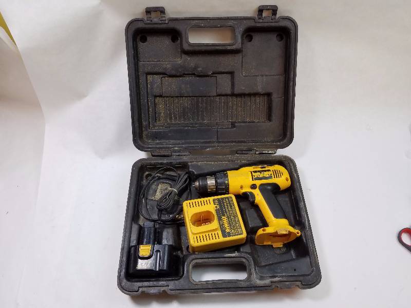 lot 234 image: DeWALT DW972 12V 38in Drill with Battery, Charger, and Hard Carry Case GOOD WORKING CONDITION