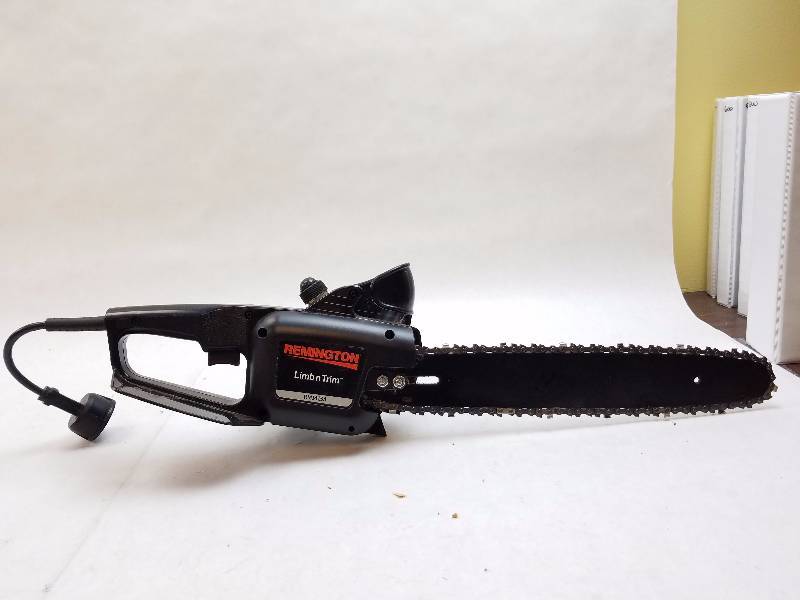 lot 236 image: Remington RM1415A 14in 120V 8 Amp Electric Chain Saw GOOD WORKING CONDITION