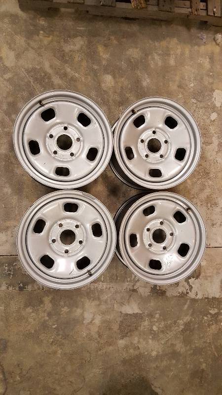 lot 271 image: Dodge Set of 4 18 5X5.5 Steel Dodge Ram Rims GOOD CONDITION