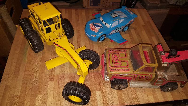 lot 8 image: Tonka and more