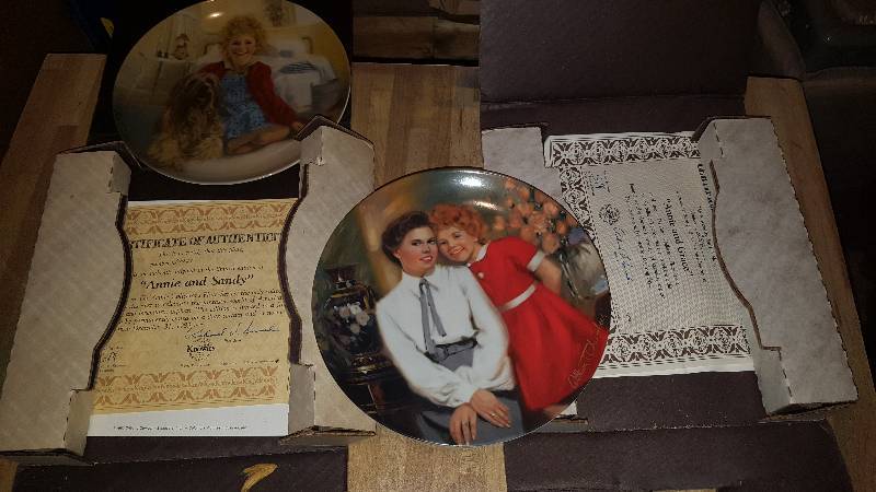 lot 17 image: old dishes