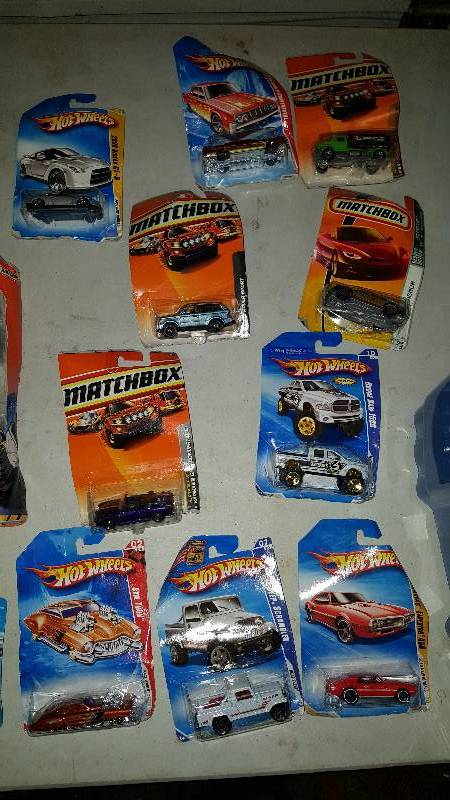 lot 30 image: Matchbox and Hotwheels