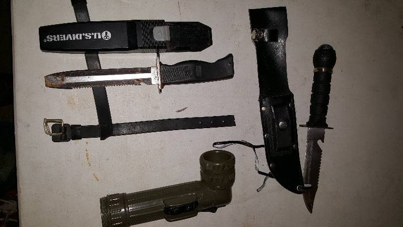 lot 56 image: Military Flashlight and Knives