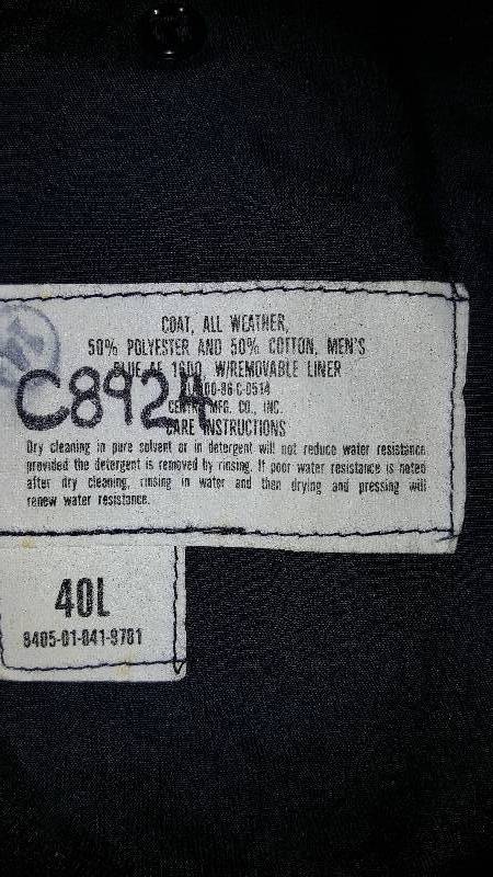lot 58 image: Military heavy jacket
