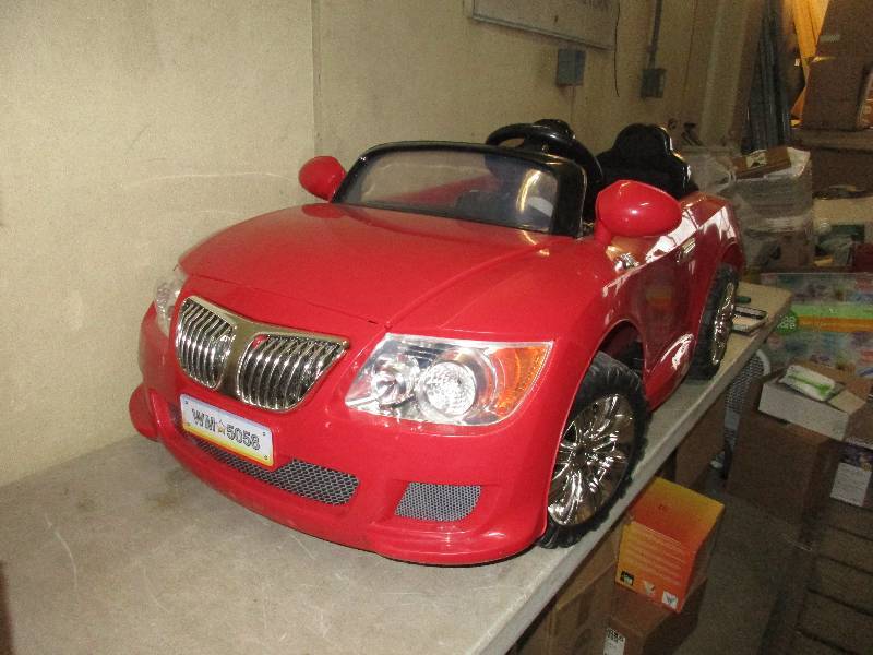 lot 3 image: BMW 6 VOLT RED CONVERTIBLE Z4 - COMPLETE - NEW