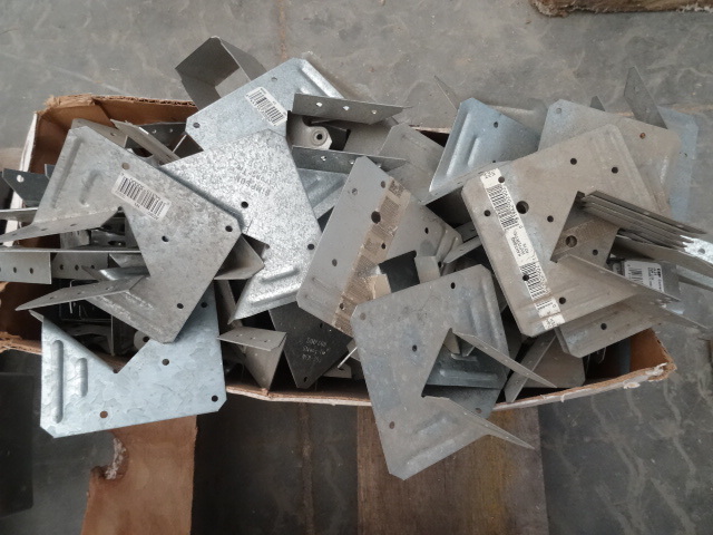 lot 20 image: Box of RT15 rafter ties...