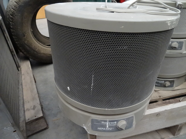 lot 37 image: Honeywell Hepa CP2 model 13000...