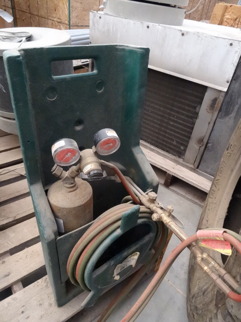 lot 40 image: Prest o lite portable oxy acetylene...