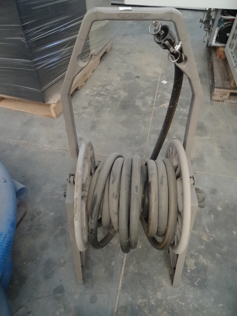 lot 61 image: Suncast hose reel. ...