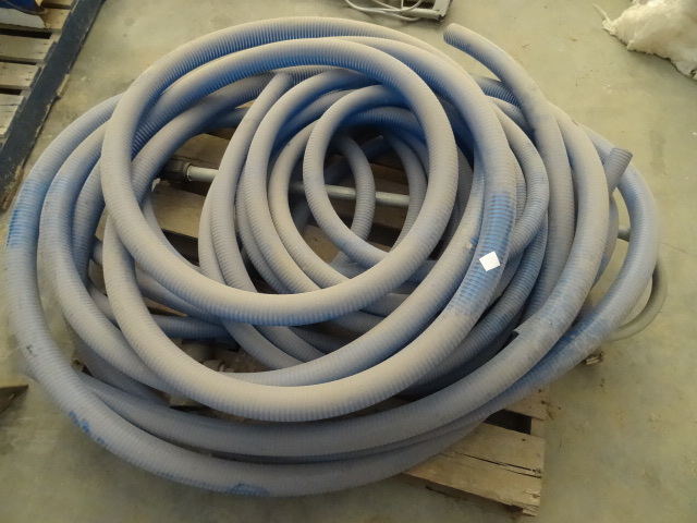 lot 72 image: Misc flexible hose. 2 and 1 12....