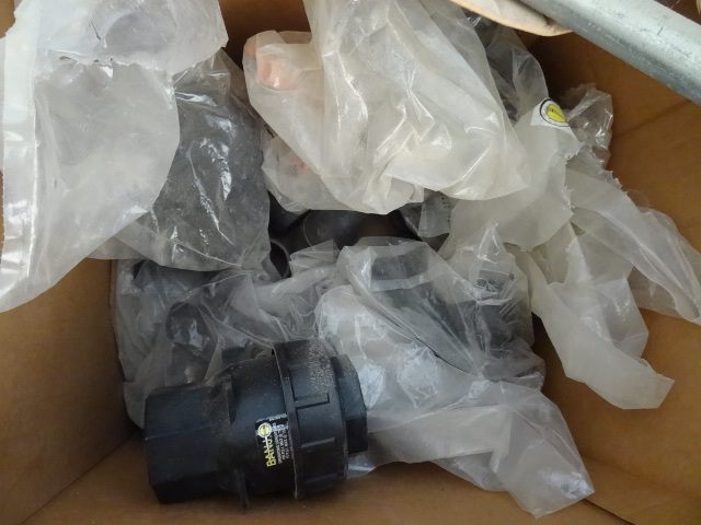 lot 76 image: 1 banjo valve and varity of pvc fit...