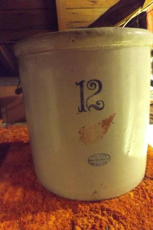 lot 1 image: Red Wing Crock