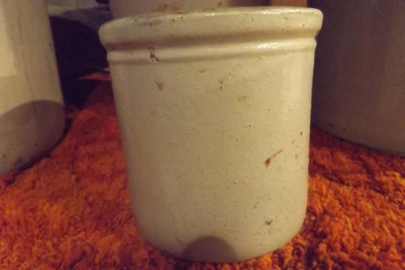lot 4 image: Crock