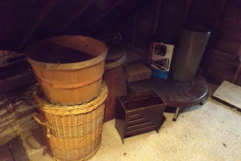 lot 10 image: Household Items